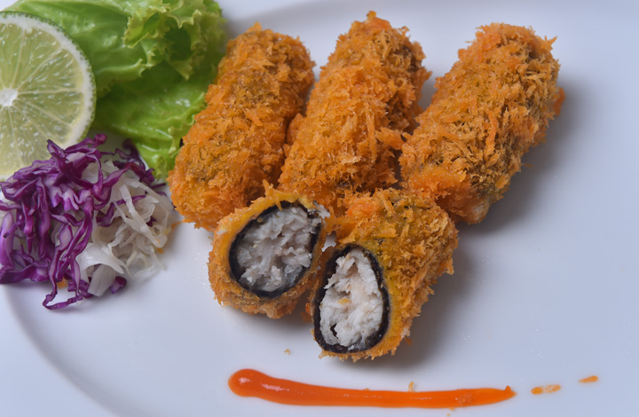 seaweed-breaded coating pangasius rolls